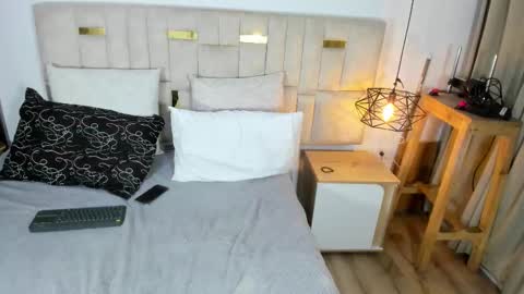 Snapshot of debora_heels_ chatting on 02/17/26, 11:29 debora_heels_ online show from 02/17/26, 11:29