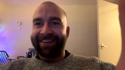 Snapshot of decdbs chatting on 12/19/25, 12:39 decdbs online show from 12/19/25, 12:39