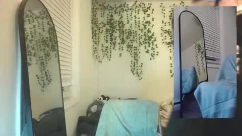 Snapshot of deciduousdoll chatting on 11/10/25, 06:34 deciduousdoll online show from 11/10/25, 06:34