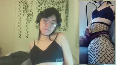 Snapshot of deciduousdoll chatting on 12/05/25, 07:06 deciduousdoll online show from 12/05/25, 07:06