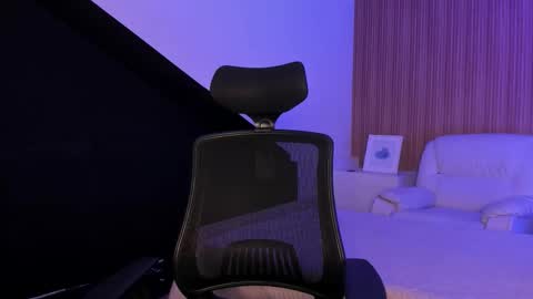 declan_fox online show from 10/11/25, 01:42