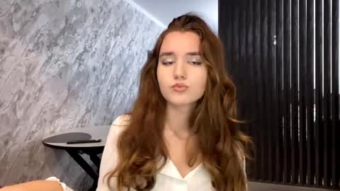 Anna online show from 09/18/25, 03:14