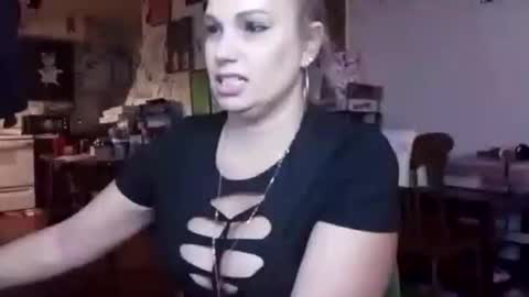 Snapshot of deedeemarie02 chatting on 11/29/25, 12:52 Deedeemarie02 online show from 11/29/25, 12:52