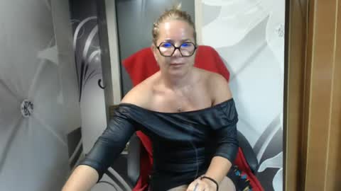 Snapshot of deepintoyourmind chatting on 06/18/26, 02:45 hi guys i m a cute milf i m here for good time and nice people pls be respectfool and enjoy me online show from 06/18/26, 02:45