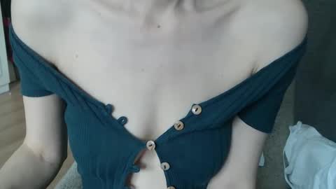 Snapshot of deessedivine chatting on 09/10/25, 12:49 KamiDevi online show from 09/10/25, 12:49