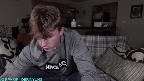Snapshot of deeyungguy chatting on 01/16/25, 08:14  more content and goodies online show from 01/16/25, 08:14