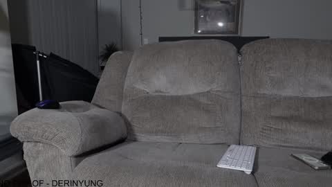 Snapshot of deeyungguy chatting on 01/26/25, 11:50  more content and goodies online show from 01/26/25, 11:50