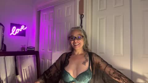 Snapshot of degeneratesaint chatting on 09/23/25, 02:36 Tori online show from 09/23/25, 02:36