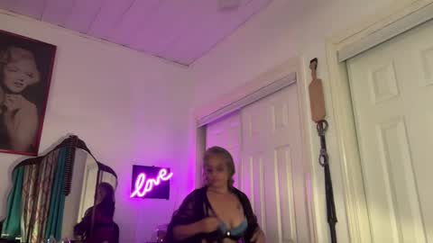 Snapshot of degeneratesaint chatting on 09/25/25, 02:26 Tori online show from 09/25/25, 02:26