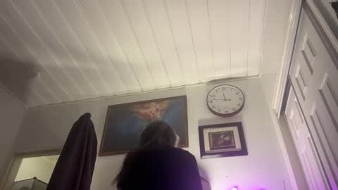 Tori online show from 12/22/25, 04:42