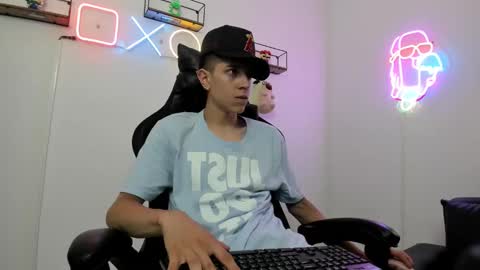 Snapshot of dei_v_48 chatting on 12/14/24, 07:46 DEIVY online show from 12/14/24, 07:46