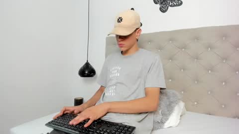 Snapshot of dei_v_48 chatting on 02/06/25, 07:51 DEIVY online show from 02/06/25, 07:51