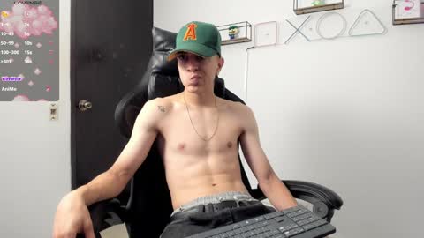 Snapshot of dei_v_48 chatting on 03/04/25, 10:05 DEIVY online show from 03/04/25, 10:05