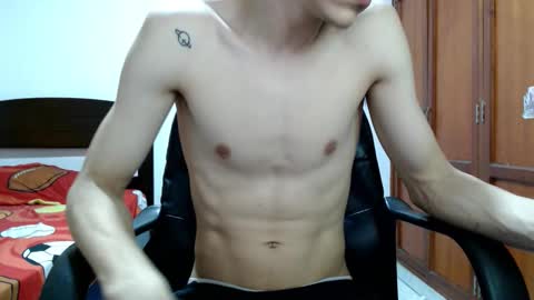 Snapshot of dei_v_48 chatting on 11/15/25, 09:00 DEIVY online show from 11/15/25, 09:00