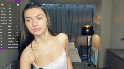 Laura online show from 04/12/26, 07:57