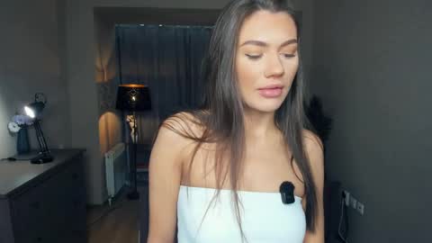 Laura online show from 05/10/26, 07:24