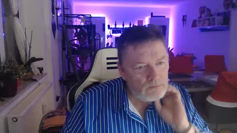 Snapshot of deinprinz2312 chatting on 12/23/24, 05:28 deinprinz2312 online show from 12/23/24, 05:28