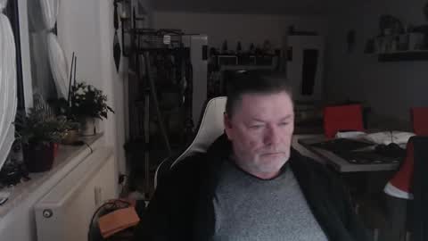 Snapshot of deinprinz2312 chatting on 12/31/24, 05:11 deinprinz2312 online show from 12/31/24, 05:11