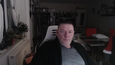 Snapshot of deinprinz2312 chatting on 01/03/25, 05:28 deinprinz2312 online show from 01/03/25, 05:28