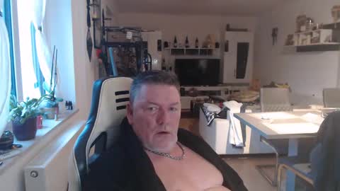 Snapshot of deinprinz2312 chatting on 01/10/25, 07:35 deinprinz2312 online show from 01/10/25, 07:35