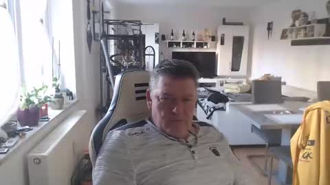 Snapshot of deinprinz2312 chatting on 02/12/25, 08:59 deinprinz2312 online show from 02/12/25, 08:59