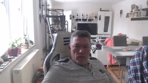 Snapshot of deinprinz2312 chatting on 02/14/25, 08:21 deinprinz2312 online show from 02/14/25, 08:21