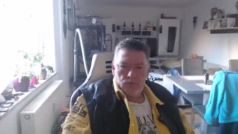 Snapshot of deinprinz2312 chatting on 02/19/25, 07:28 deinprinz2312 online show from 02/19/25, 07:28