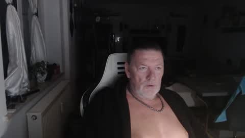 Snapshot of deinprinz2312 chatting on 09/15/25, 02:22 deinprinz2312 online show from 09/15/25, 02:22