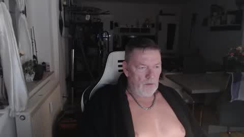 Snapshot of deinprinz2312 chatting on 09/29/25, 04:06 deinprinz2312 online show from 09/29/25, 04:06