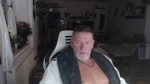 Snapshot of deinprinz2312 chatting on 10/01/25, 05:02 deinprinz2312 online show from 10/01/25, 05:02