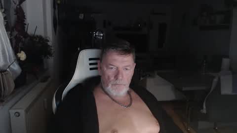 Snapshot of deinprinz2312 chatting on 10/11/25, 03:39 deinprinz2312 online show from 10/11/25, 03:39