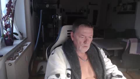 Snapshot of deinprinz2312 chatting on 10/16/25, 05:41 deinprinz2312 online show from 10/16/25, 05:41