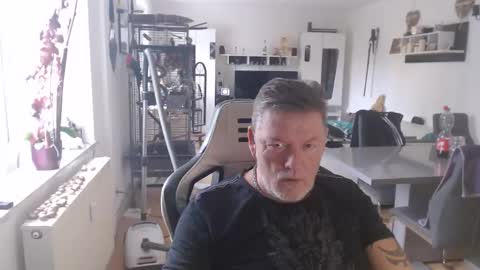 Snapshot of deinprinz2312 chatting on 10/22/25, 07:52 deinprinz2312 online show from 10/22/25, 07:52