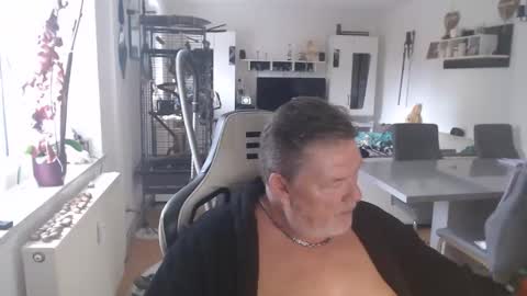 Snapshot of deinprinz2312 chatting on 10/23/25, 09:52 deinprinz2312 online show from 10/23/25, 09:52