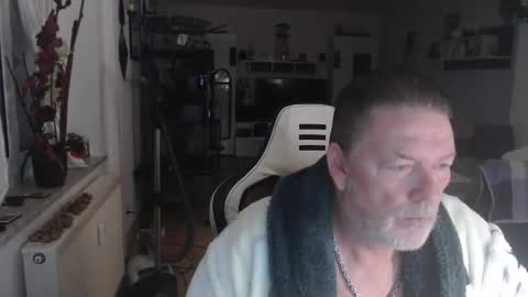 Snapshot of deinprinz2312 chatting on 10/27/25, 05:11 deinprinz2312 online show from 10/27/25, 05:11