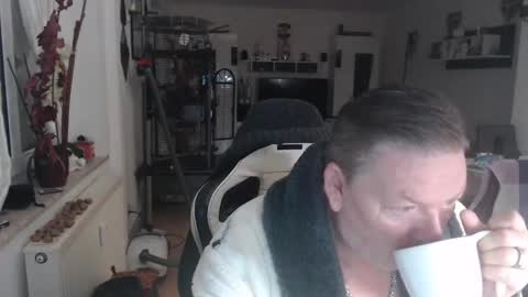 Snapshot of deinprinz2312 chatting on 11/18/25, 05:34 deinprinz2312 online show from 11/18/25, 05:34