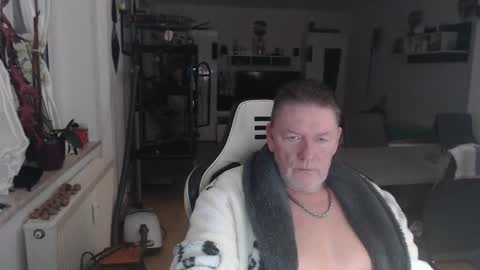 Snapshot of deinprinz2312 chatting on 11/25/25, 06:35 deinprinz2312 online show from 11/25/25, 06:35