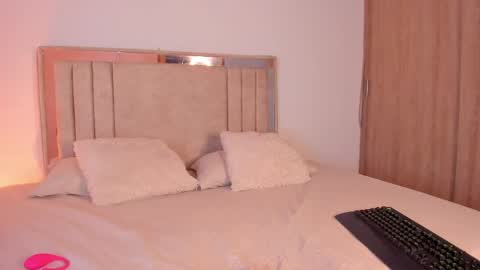 Snapshot of deisy_queen chatting on 06/07/26, 01:26 Ricarda online show from 06/07/26, 01:26