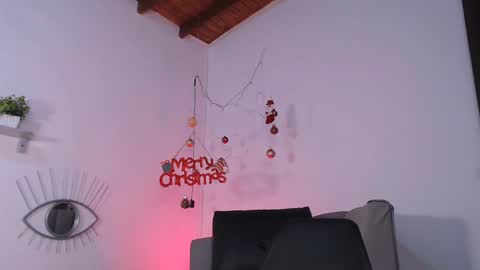 Snapshot of deivy_gram chatting on 12/23/24, 01:18 DEIVY online show from 12/23/24, 01:18