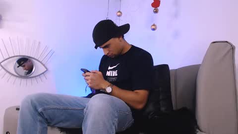 Snapshot of deivy_gram chatting on 01/03/25, 10:29 DEIVY online show from 01/03/25, 10:29
