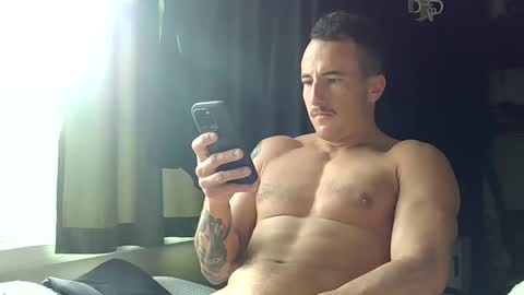 Snapshot of deklanisstrong chatting on 12/18/24, 02:28 Deklan online show from 12/18/24, 02:28