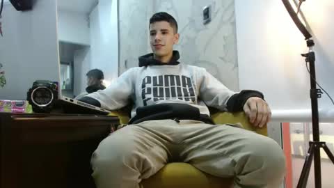 Snapshot of delglo chatting on 10/08/25, 08:39 delglo online show from 10/08/25, 08:39