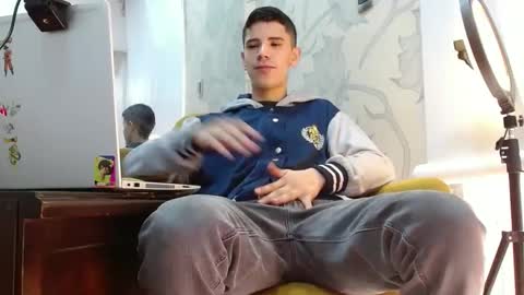 Snapshot of delglo chatting on 10/10/25, 05:45 delglo online show from 10/10/25, 05:45