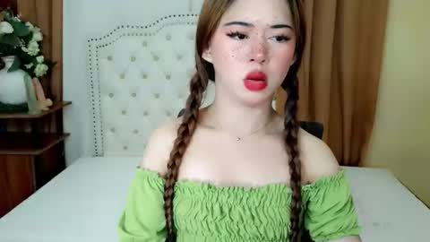Sophie online show from 05/22/26, 02:51
