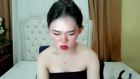 Snapshot of deliciously_sophie chatting on 06/18/26, 02:23 Sophie online show from 06/18/26, 02:23