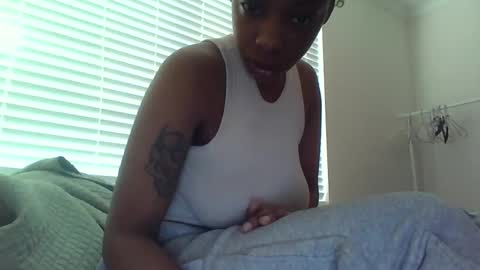 Snapshot of delightfuldark chatting on 02/19/25, 04:00 delightfuldark online show from 02/19/25, 04:00