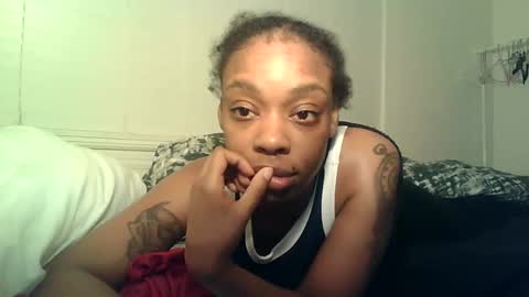 Snapshot of delightfuldark chatting on 02/22/25, 04:40 delightfuldark online show from 02/22/25, 04:40