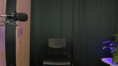 Delilah online show from 02/02/25, 03:43