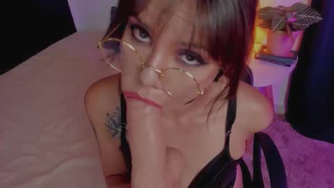 Delilah online show from 11/21/25, 05:17