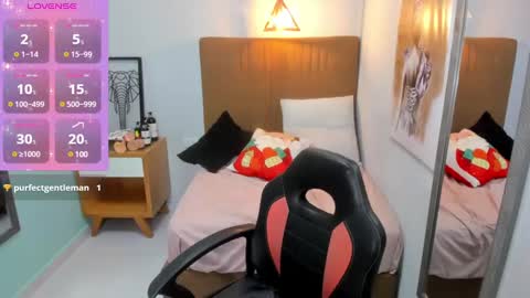 Snapshot of delilaquinn chatting on 01/05/25, 01:35 delilaquinn online show from 01/05/25, 01:35